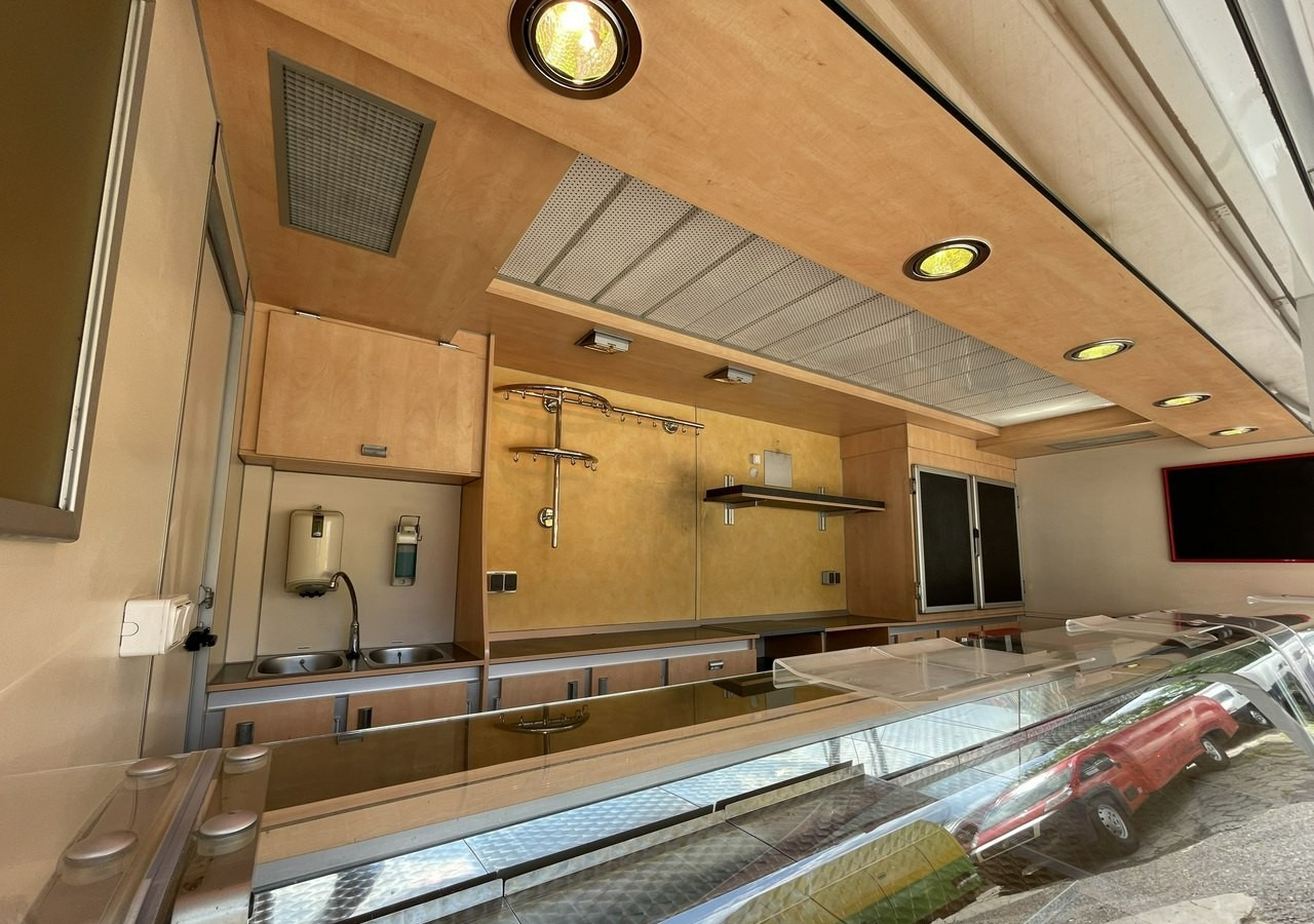 Fiat Ducato Autosklep wędlin Gastronomiczny Food Truck Foodtruck Sklep Borco - Camion magasin: photos 2 Fiat Ducato Autosklep wędlin Gastronomiczny Food Truck Foodtruck Sklep Borco - Camion magasin: photos 2