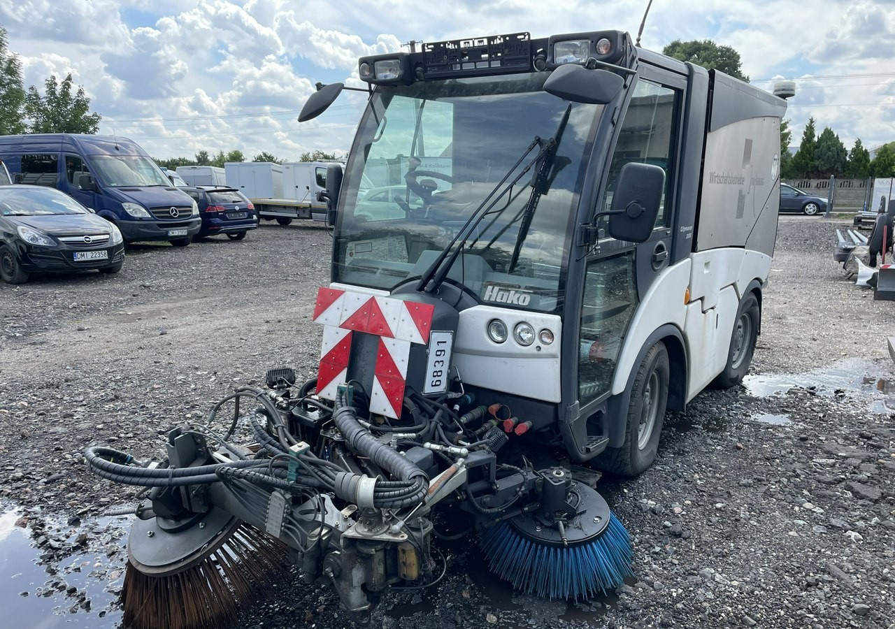Inna Inny Hako Citymaster 2000 Zamiatarka 2016 - Balayeuse de voirie: photos 1 Inna Inny Hako Citymaster 2000 Zamiatarka 2016 - Balayeuse de voirie: photos 1