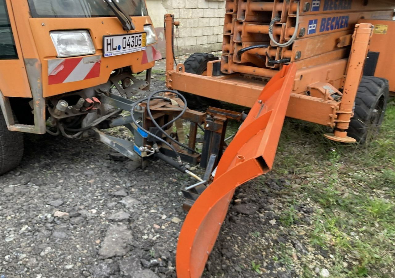 Inna Inny Hansa 4X4 pług posypywarka wywrotka - Engin de déneigement: photos 3 Inna Inny Hansa 4X4 pług posypywarka wywrotka - Engin de déneigement: photos 3