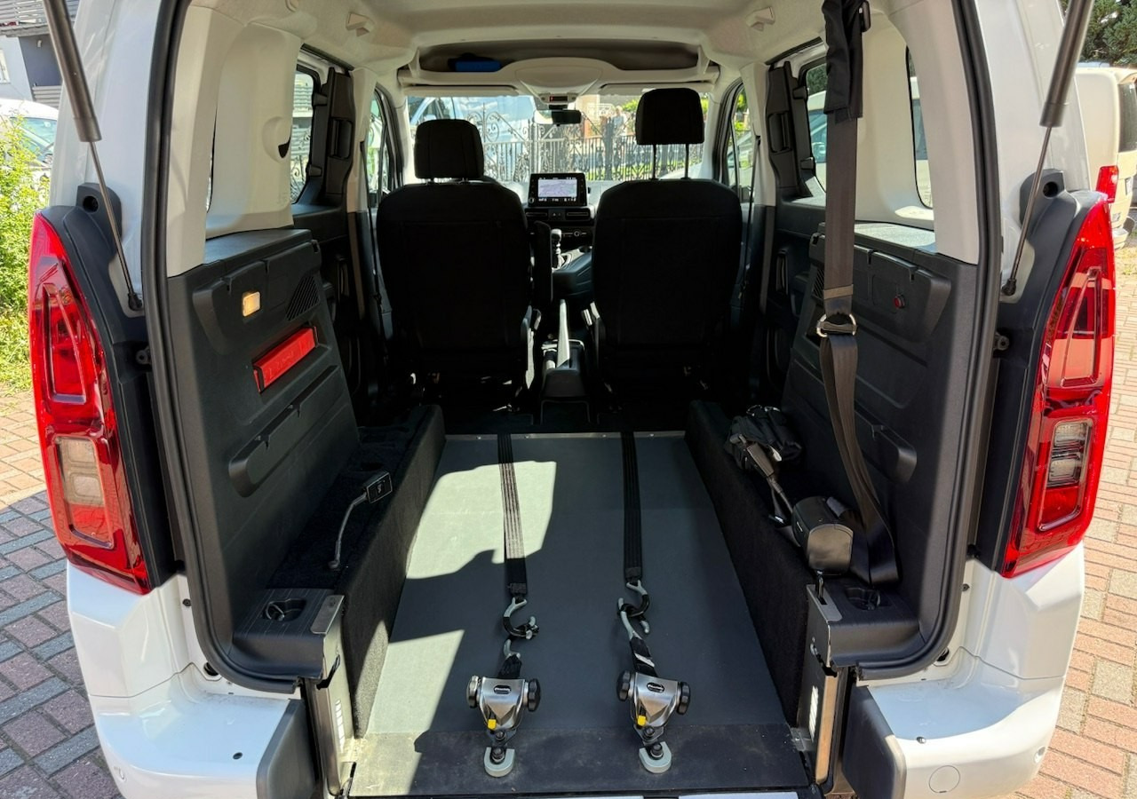 Opel Combo IV Opel Combo Life Niepełnosprawnych inwalida Rampa 32105 km Model 2022 - Voiture: photos 4 Opel Combo IV Opel Combo Life Niepełnosprawnych inwalida Rampa 32105 km Model 2022 - Voiture: photos 4