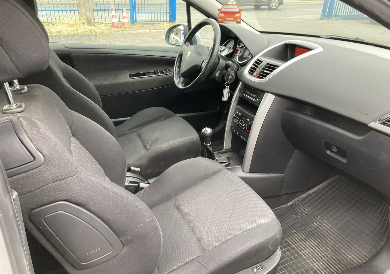 Peugeot 207 Peugeot 207 1.6HDI-16V Klima 2007 - Voiture à hayon: photos 5 Peugeot 207 Peugeot 207 1.6HDI-16V Klima 2007 - Voiture à hayon: photos 5