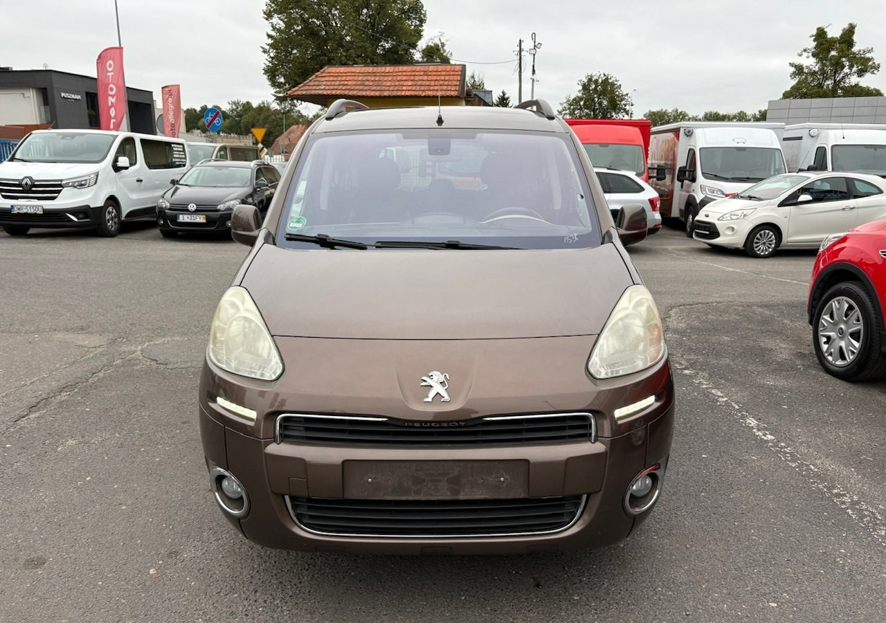 Voiture break Peugeot Partner II Peugeot Partner Tepee 100 Family Model 2013: photos 8 Voiture break Peugeot Partner II Peugeot Partner Tepee 100 Family Model 2013: photos 8