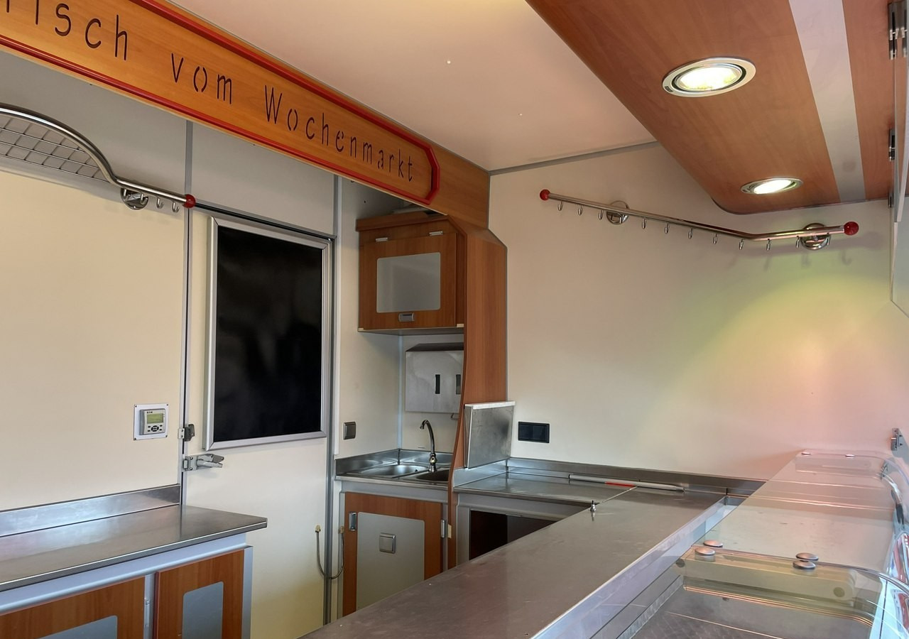Renault Master Autosklep wędl Gastronomiczny Food Truck Foodtruck Sklep Klima Borc - Camion magasin: photos 3 Renault Master Autosklep wędl Gastronomiczny Food Truck Foodtruck Sklep Klima Borc - Camion magasin: photos 3