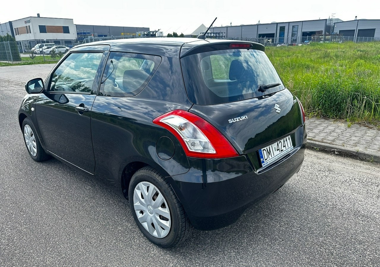 Suzuki Swift V Suzuki Swift 1.2-94KM Klima Model 2012 - Voiture à hayon: photos 3 Suzuki Swift V Suzuki Swift 1.2-94KM Klima Model 2012 - Voiture à hayon: photos 3