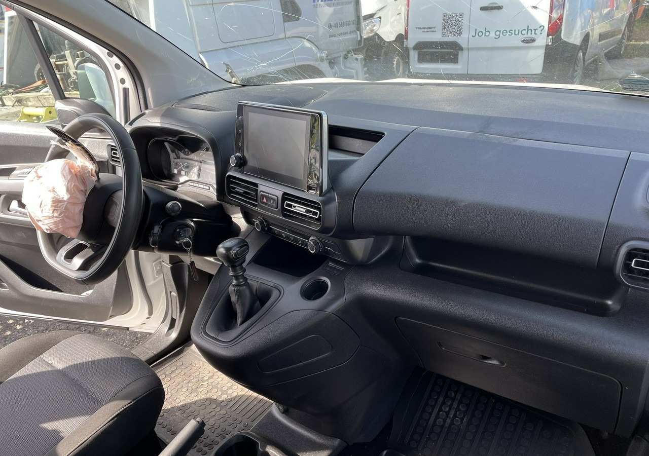 Toyota ProAce Proace City Verso Toyota Proace City Verso Long 1.5 D-4D Business 2021Salon - Voiture: photos 4 Toyota ProAce Proace City Verso Toyota Proace City Verso Long 1.5 D-4D Business 2021Salon - Voiture: photos 4