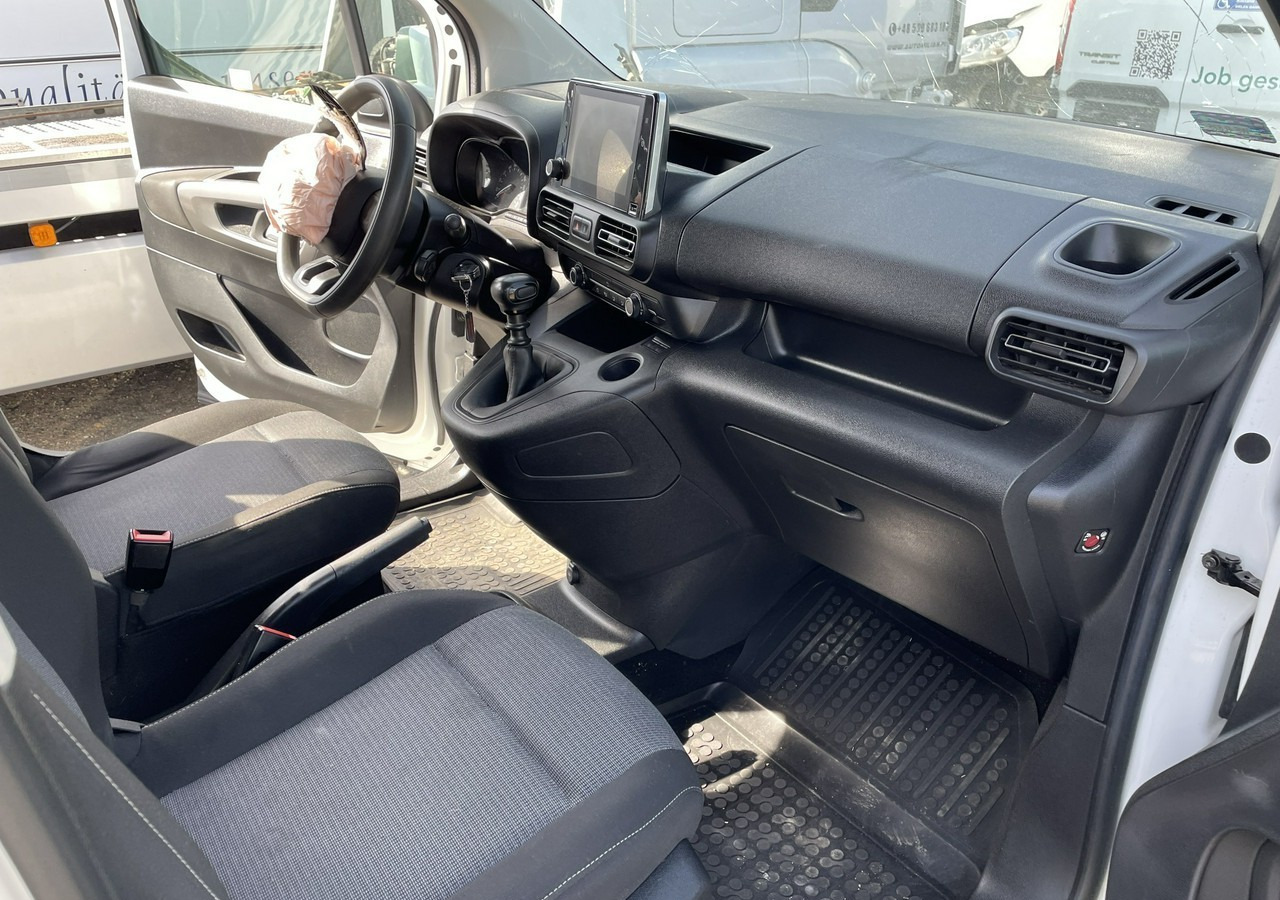 Toyota ProAce Proace City Verso Toyota Proace City Verso Long 1.5 D-4D Business 2021Salon - Voiture: photos 3 Toyota ProAce Proace City Verso Toyota Proace City Verso Long 1.5 D-4D Business 2021Salon - Voiture: photos 3