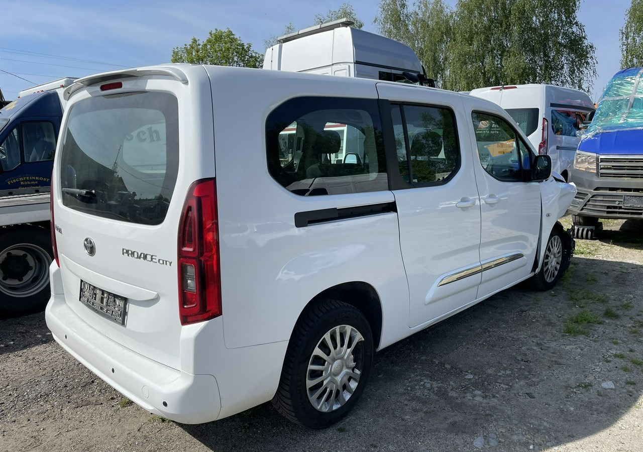 Toyota ProAce Proace City Verso Toyota Proace City Verso Long 1.5 D-4D Business 2021Salon - Voiture: photos 2 Toyota ProAce Proace City Verso Toyota Proace City Verso Long 1.5 D-4D Business 2021Salon - Voiture: photos 2