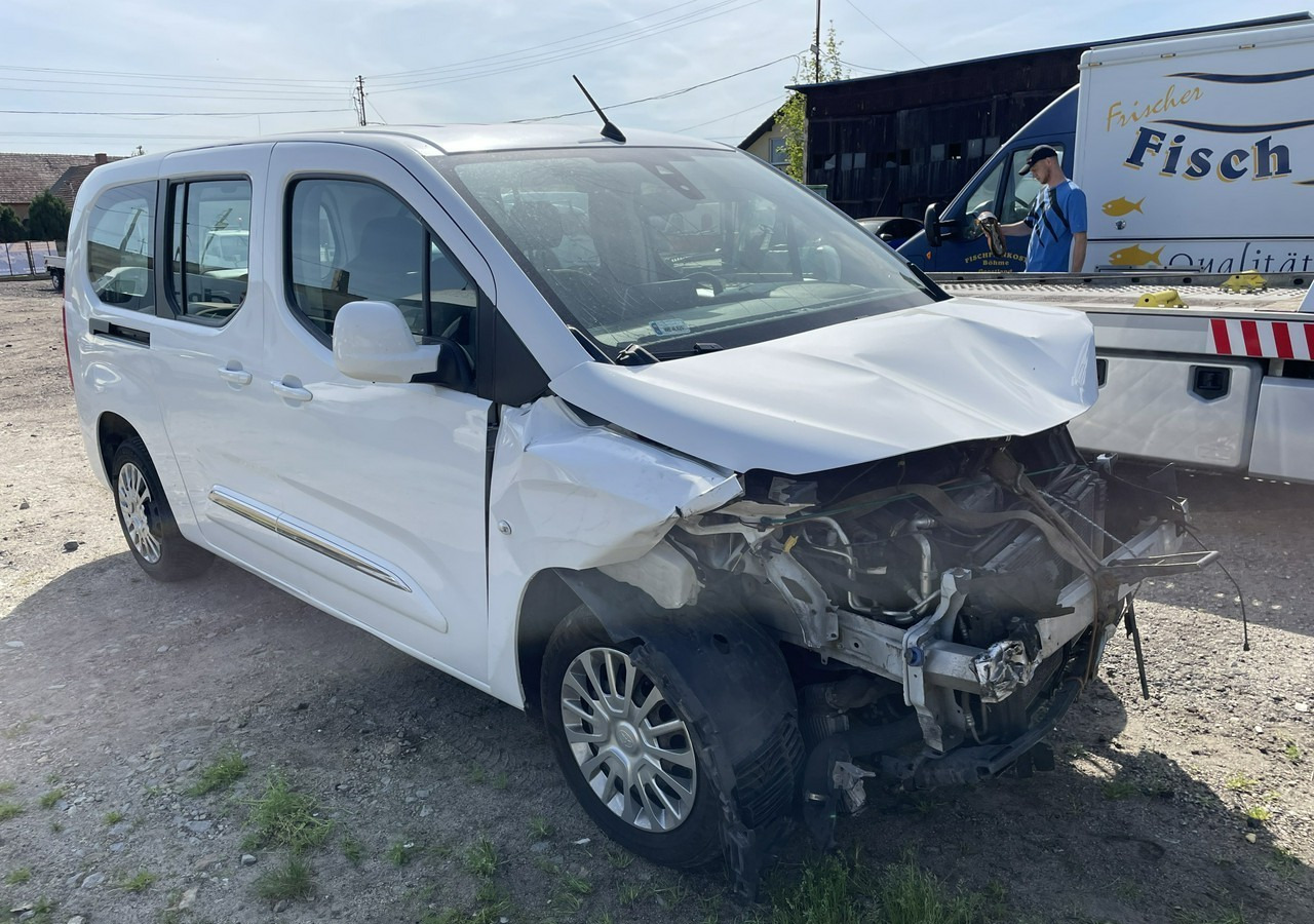 Toyota ProAce Proace City Verso Toyota Proace City Verso Long 1.5 D-4D Business 2021Salon - Voiture: photos 5 Toyota ProAce Proace City Verso Toyota Proace City Verso Long 1.5 D-4D Business 2021Salon - Voiture: photos 5
