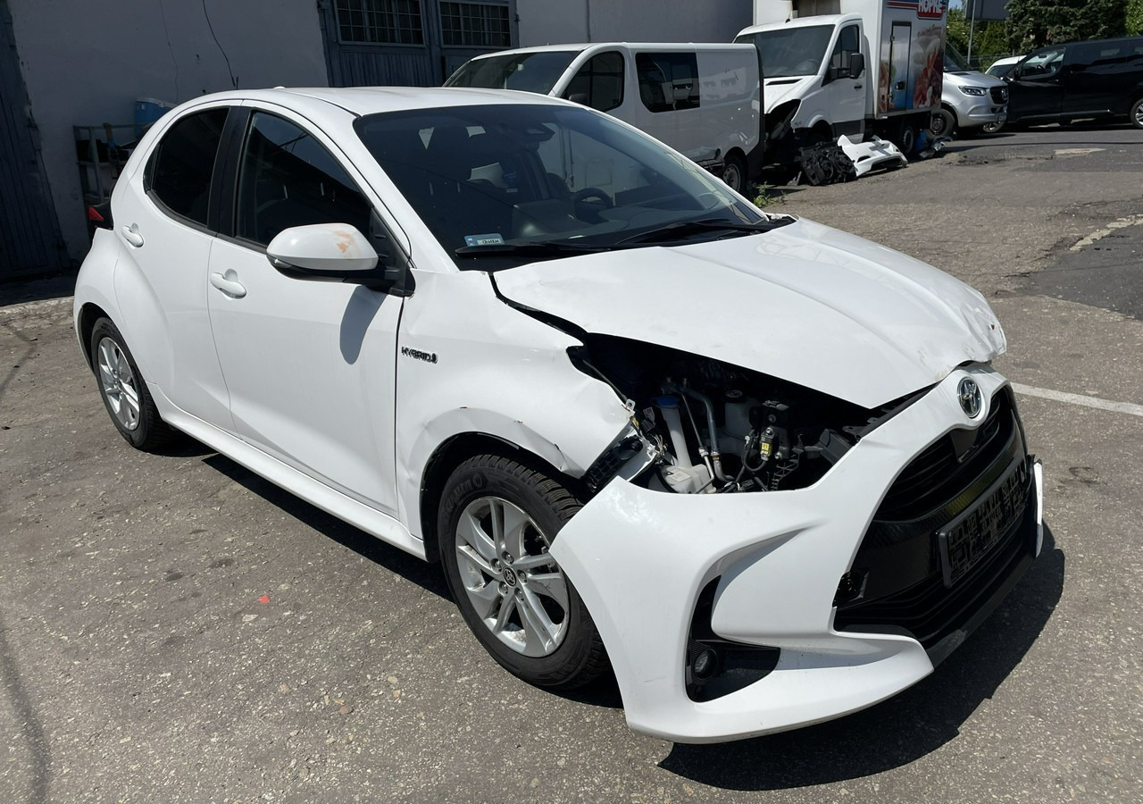 Toyota Yaris IV Toyota Yaris Hybrid 1.5 Active Salon PL 2023 FV 23% - Voiture à hayon: photos 2 Toyota Yaris IV Toyota Yaris Hybrid 1.5 Active Salon PL 2023 FV 23% - Voiture à hayon: photos 2