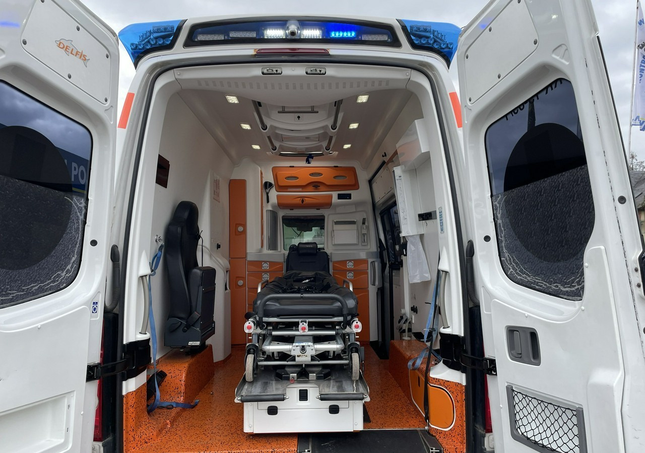 Volkswagen Crafter Crafter 2.0-163KM Karetka Ambulans Wyposażony Model 2016 - Ambulance: photos 2 Volkswagen Crafter Crafter 2.0-163KM Karetka Ambulans Wyposażony Model 2016 - Ambulance: photos 2