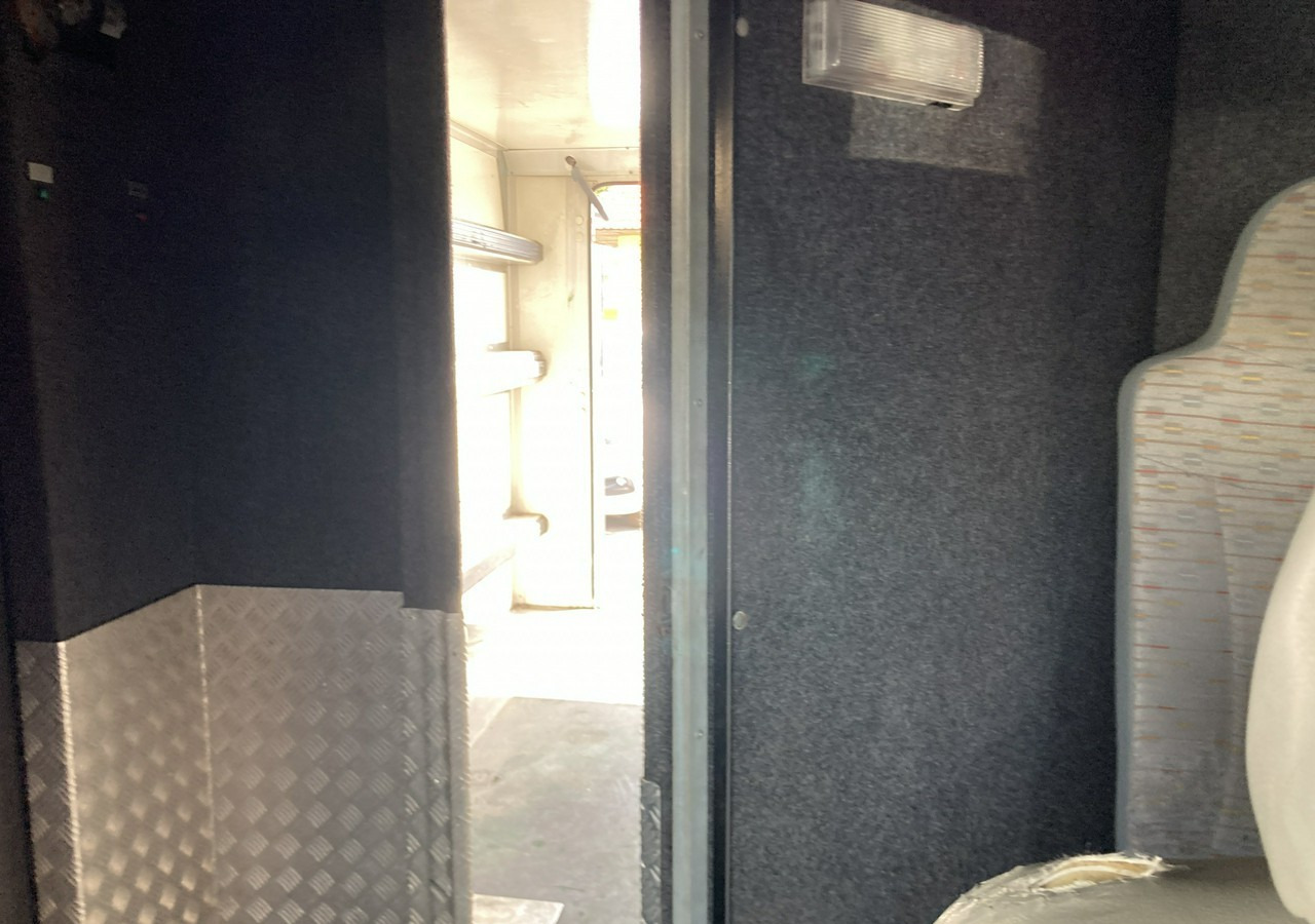 Fourgon blindé Volkswagen Transporter Trasporter T5 Bankowóz kuloodporny opanceżony Model 2015: photos 14