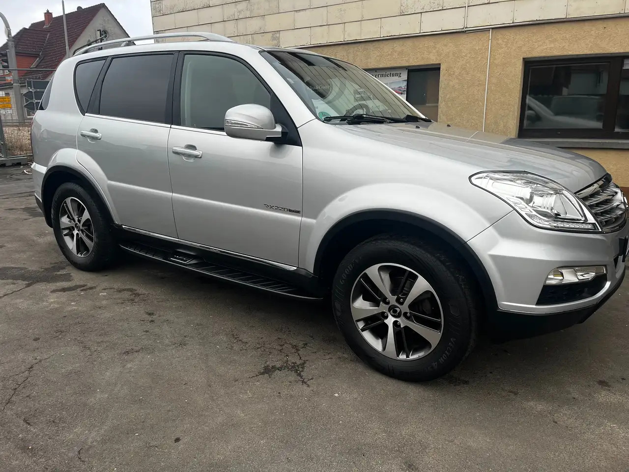SsangYong Rexton Rexton 2.2 TD 4x4|AUTOM|7SITZ - SUV: photos 3 SsangYong Rexton Rexton 2.2 TD 4x4|AUTOM|7SITZ - SUV: photos 3