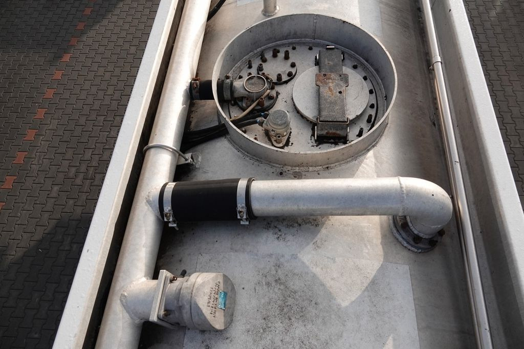 Semi-remorque citerne Lag CYSTERNA DO PALIWA / 36200 L / 4 KOMORY Lag CYSTERNA DO PALIWA / 36200 L / 4 KOMORY: photos 16 Semi-remorque citerne Lag CYSTERNA DO PALIWA / 36200 L / 4 KOMORY Lag CYSTERNA DO PALIWA / 36200 L / 4 KOMORY: photos 16