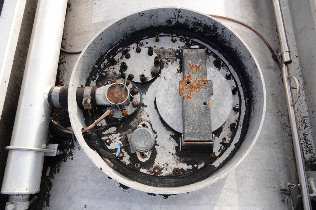 Semi-remorque citerne Lag CYSTERNA DO PALIWA / 36200 L / 4 KOMORY Lag CYSTERNA DO PALIWA / 36200 L / 4 KOMORY: photos 15 Semi-remorque citerne Lag CYSTERNA DO PALIWA / 36200 L / 4 KOMORY Lag CYSTERNA DO PALIWA / 36200 L / 4 KOMORY: photos 15