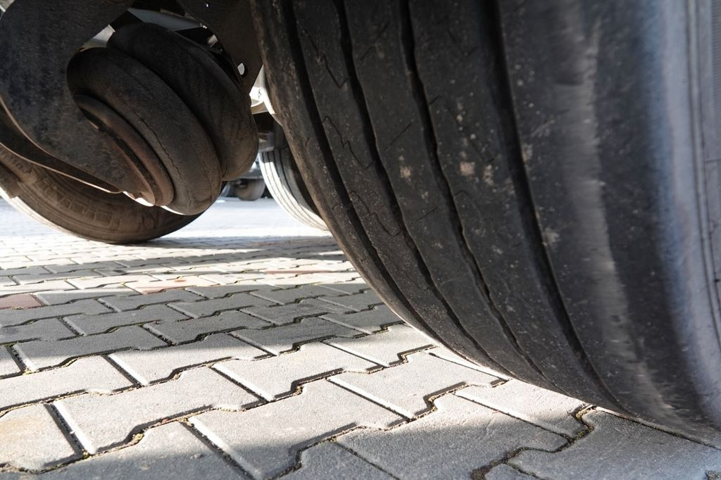 Semi-remorque citerne Lag CYSTERNA DO PALIWA / 36200 L / 4 KOMORY Lag CYSTERNA DO PALIWA / 36200 L / 4 KOMORY: photos 9 Semi-remorque citerne Lag CYSTERNA DO PALIWA / 36200 L / 4 KOMORY Lag CYSTERNA DO PALIWA / 36200 L / 4 KOMORY: photos 9