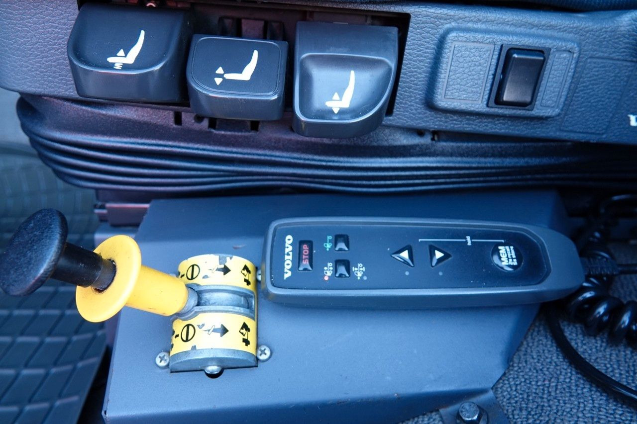 Tracteur routier Volvo FM 450 / ADR / HYDRAULIKA /  RETARDER / ALUFELGI: photos 12 Tracteur routier Volvo FM 450 / ADR / HYDRAULIKA /  RETARDER / ALUFELGI: photos 12