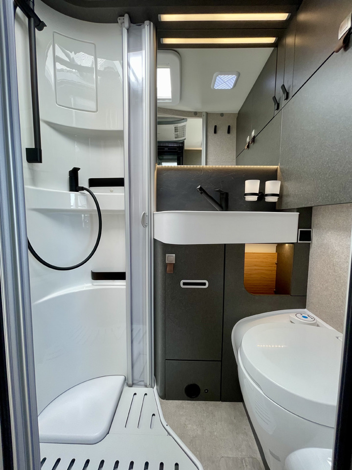 Camping-car profilé neuf HYMER / ERIBA MLT 580 4x4: photos 16