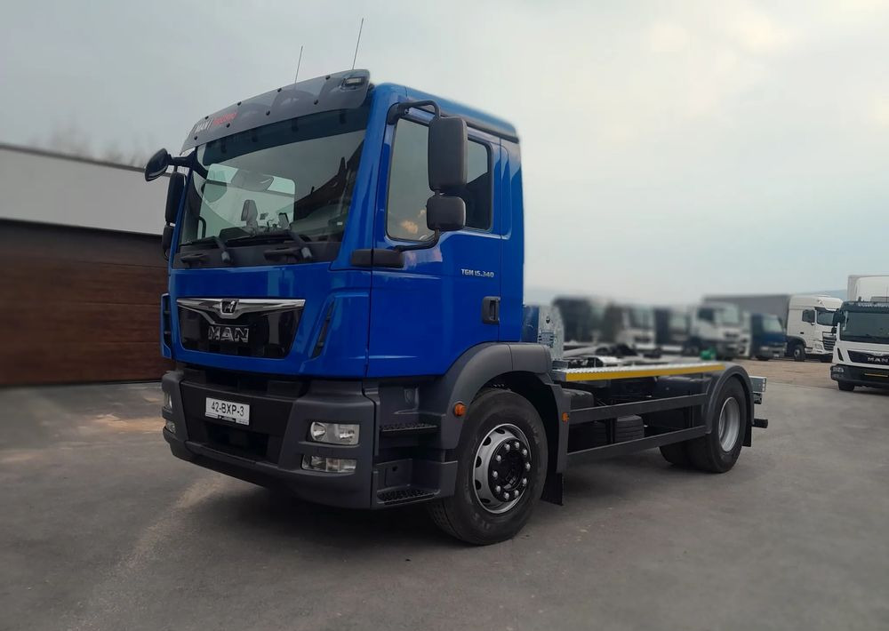 MAN TGM 18.340 urządzenie hakowe AXOR - Camion ampliroll: photos 1 MAN TGM 18.340 urządzenie hakowe AXOR - Camion ampliroll: photos 1