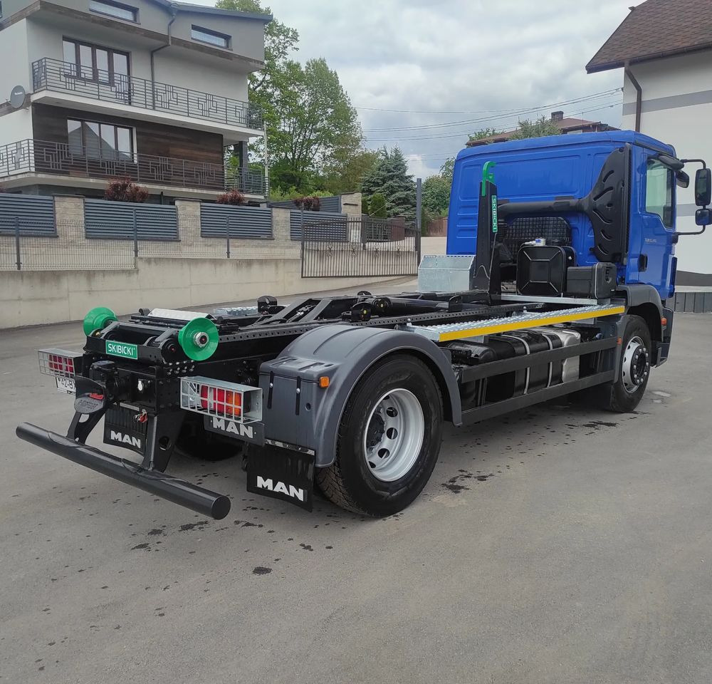 MAN TGM 18.340 urządzenie hakowe AXOR - Camion ampliroll: photos 5 MAN TGM 18.340 urządzenie hakowe AXOR - Camion ampliroll: photos 5