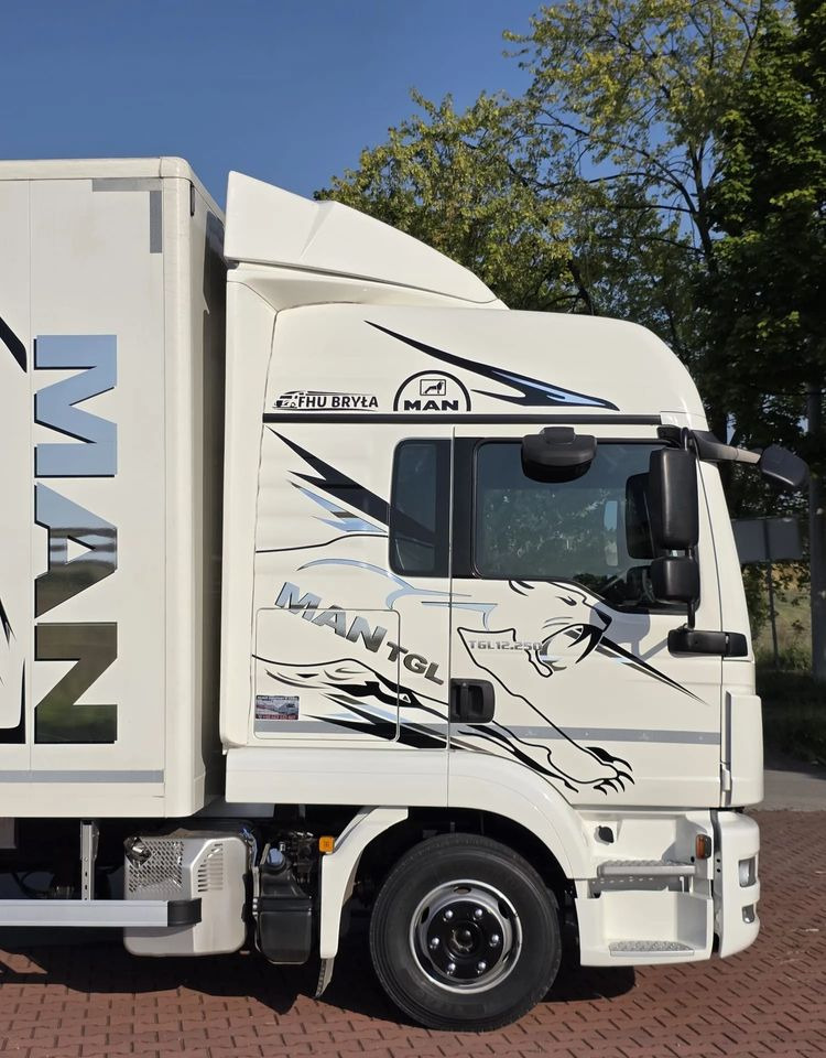 MAN TGL 12.250 / KONTENER / IZOTERMA / WINDA / 2019R / EURO 6 / PEŁEN SERWIS / 6 TON ŁADOWNOŚĆ / SPROWADZONY / ZADBANY / JAK NOWY / KSIĄŻKA SERWISOWA / E6 / 17 PALET - crédit-bail MAN TGL 12.250 / KONTENER / IZOTERMA / WINDA / 2019R / EURO 6 / PEŁEN SERWIS / 6 TON ŁADOWNOŚĆ / SPROWADZONY / ZADBANY / JAK NOWY / KSIĄŻKA SERWISOWA / E6 / 17 PALET: photos 8 MAN TGL 12.250 / KONTENER / IZOTERMA / WINDA / 2019R / EURO 6 / PEŁEN SERWIS / 6 TON ŁADOWNOŚĆ / SPROWADZONY / ZADBANY / JAK NOWY / KSIĄŻKA SERWISOWA / E6 / 17 PALET - crédit-bail MAN TGL 12.250 / KONTENER / IZOTERMA / WINDA / 2019R / EURO 6 / PEŁEN SERWIS / 6 TON ŁADOWNOŚĆ / SPROWADZONY / ZADBANY / JAK NOWY / KSIĄŻKA SERWISOWA / E6 / 17 PALET: photos 8