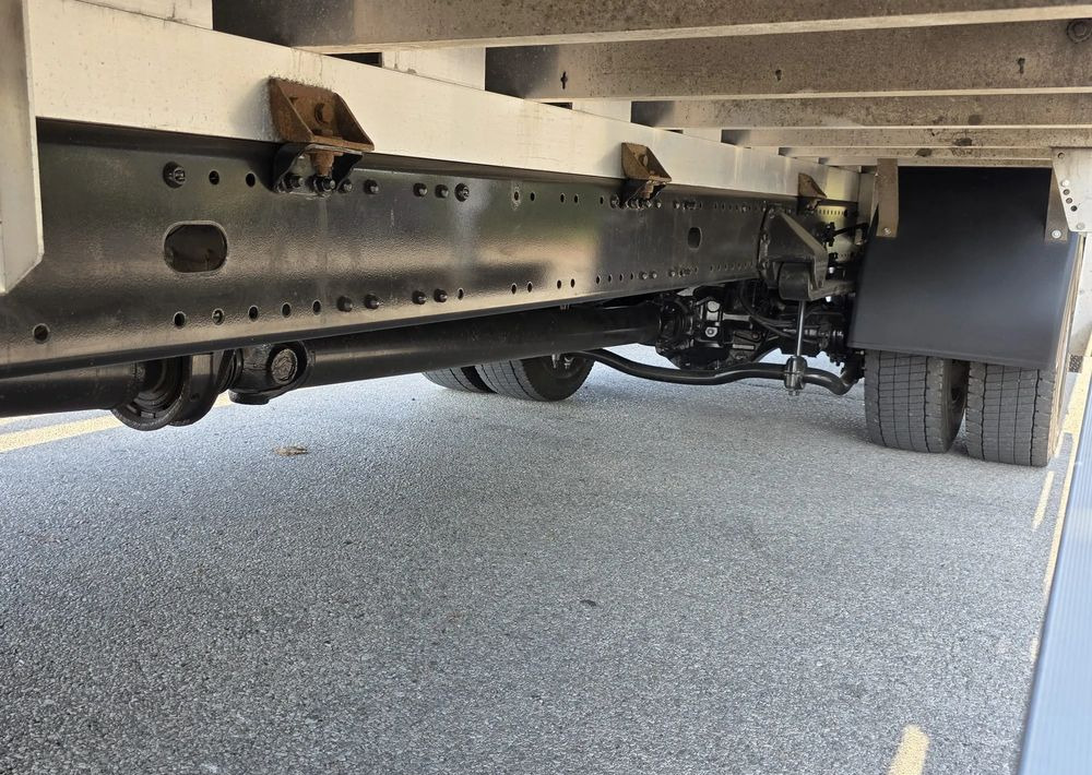 MAN TGL 12.250 / KONTENER / IZOTERMA / WINDA / 2019R / EURO 6 / PEŁEN SERWIS / 6 TON ŁADOWNOŚĆ / SPROWADZONY / ZADBANY / JAK NOWY / KSIĄŻKA SERWISOWA / E6 / 17 PALET - crédit-bail MAN TGL 12.250 / KONTENER / IZOTERMA / WINDA / 2019R / EURO 6 / PEŁEN SERWIS / 6 TON ŁADOWNOŚĆ / SPROWADZONY / ZADBANY / JAK NOWY / KSIĄŻKA SERWISOWA / E6 / 17 PALET: photos 19 MAN TGL 12.250 / KONTENER / IZOTERMA / WINDA / 2019R / EURO 6 / PEŁEN SERWIS / 6 TON ŁADOWNOŚĆ / SPROWADZONY / ZADBANY / JAK NOWY / KSIĄŻKA SERWISOWA / E6 / 17 PALET - crédit-bail MAN TGL 12.250 / KONTENER / IZOTERMA / WINDA / 2019R / EURO 6 / PEŁEN SERWIS / 6 TON ŁADOWNOŚĆ / SPROWADZONY / ZADBANY / JAK NOWY / KSIĄŻKA SERWISOWA / E6 / 17 PALET: photos 19