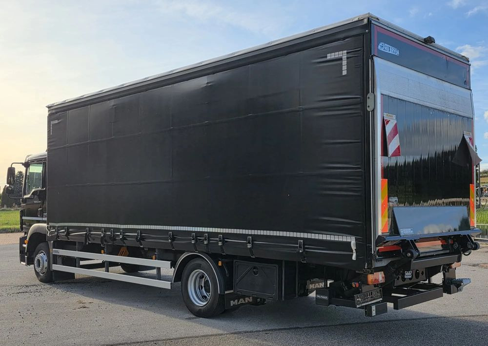 MAN TGM 12.290 / 15.290 / E6/ FIRANKA /BOCZNE DRZWI / BURTO-FIRANKA / 18PALET / WINDA / NISKI PRZEBIEG / 2018/ CAŁY NA PODUSZKACH / SERWISOWANY - Camion à rideaux coulissants: photos 4 MAN TGM 12.290 / 15.290 / E6/ FIRANKA /BOCZNE DRZWI / BURTO-FIRANKA / 18PALET / WINDA / NISKI PRZEBIEG / 2018/ CAŁY NA PODUSZKACH / SERWISOWANY - Camion à rideaux coulissants: photos 4