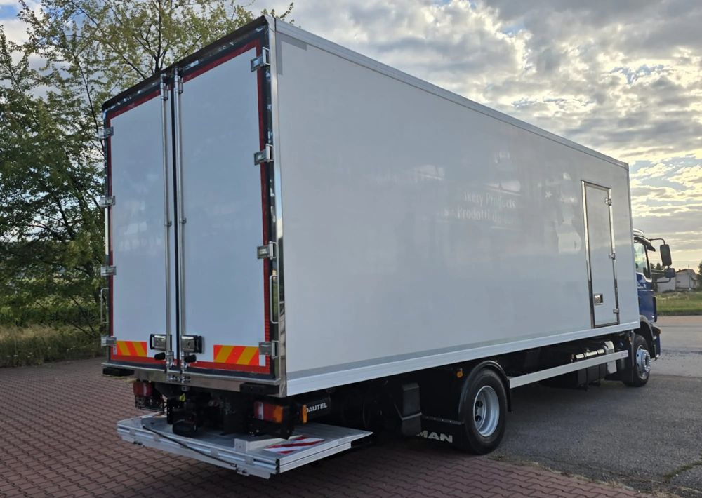MAN TGM 15.250 / CHŁODNIA / WINDA / 2018 ROK / 230 TYŚ KM / BOCZNE DRZWI / AUTOMAT / SPROWADZONY / E6 / 18  EUROPALET/ - Camion frigorifique: photos 4 MAN TGM 15.250 / CHŁODNIA / WINDA / 2018 ROK / 230 TYŚ KM / BOCZNE DRZWI / AUTOMAT / SPROWADZONY / E6 / 18  EUROPALET/ - Camion frigorifique: photos 4