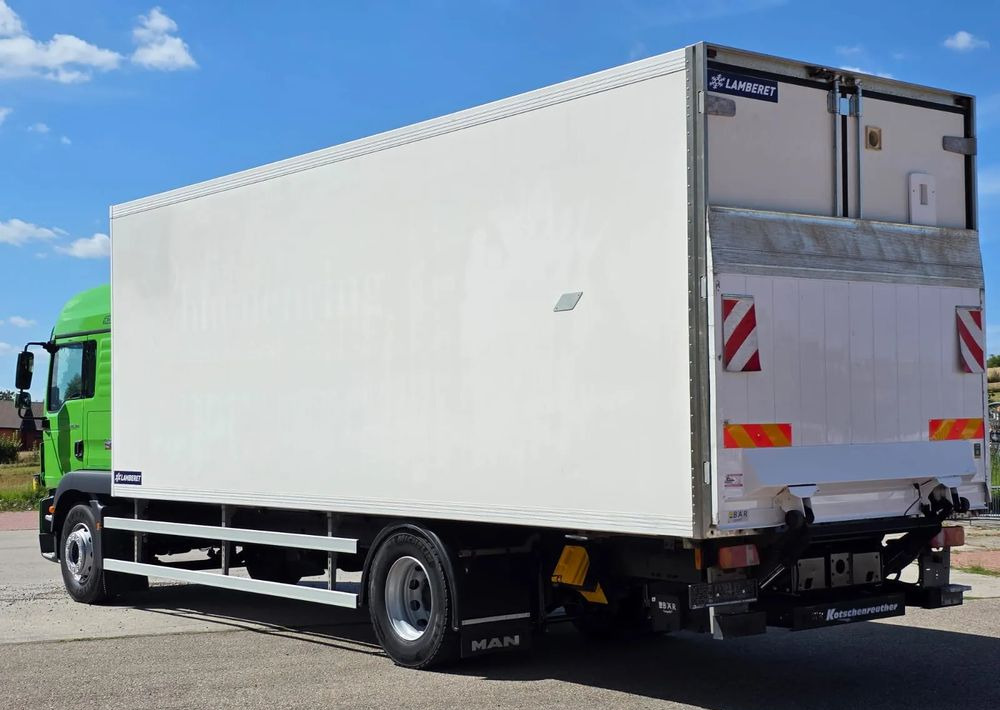 MAN TGM 18.340 / 18.290 / 15.290 / IZOTERMA / WINDA / 19PALET /E6 / SPROWADZONY / AUTOMAT / SYPIALKA / PIERWSZY WŁAŚCICIEL / BOCZNE DRZWI / STAN BARDZO DOBRY - Camion frigorifique: photos 4 MAN TGM 18.340 / 18.290 / 15.290 / IZOTERMA / WINDA / 19PALET /E6 / SPROWADZONY / AUTOMAT / SYPIALKA / PIERWSZY WŁAŚCICIEL / BOCZNE DRZWI / STAN BARDZO DOBRY - Camion frigorifique: photos 4