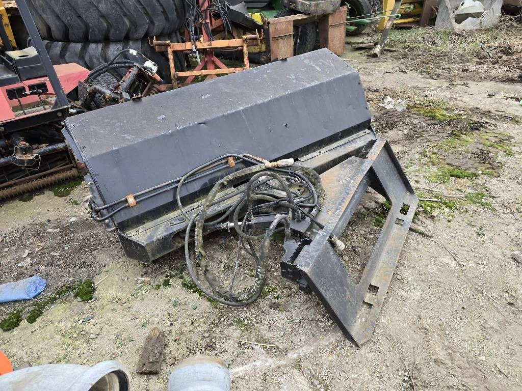 Bobcat Bobcat - Brosse pour Engins de chantier: photos 3 Bobcat Bobcat - Brosse pour Engins de chantier: photos 3