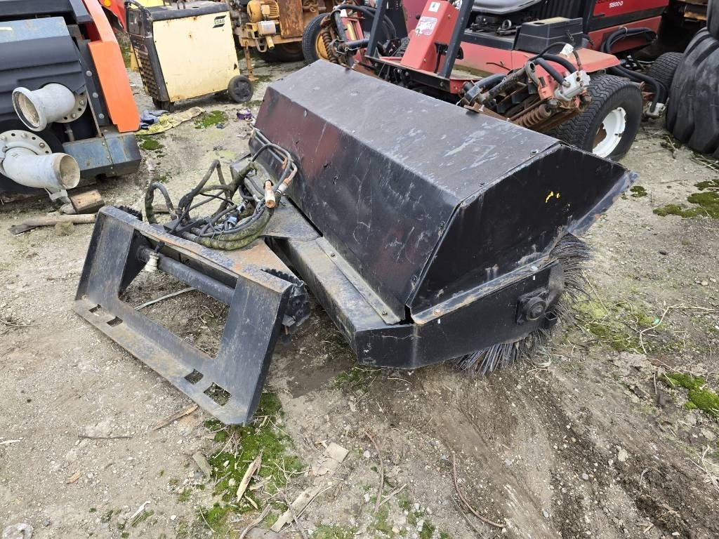 Bobcat Bobcat - Brosse pour Engins de chantier: photos 2 Bobcat Bobcat - Brosse pour Engins de chantier: photos 2