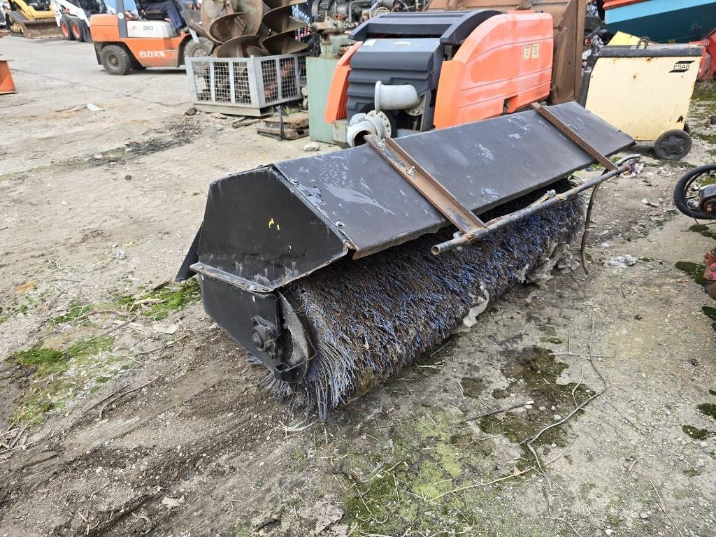 Bobcat Bobcat - Brosse pour Engins de chantier: photos 1 Bobcat Bobcat - Brosse pour Engins de chantier: photos 1