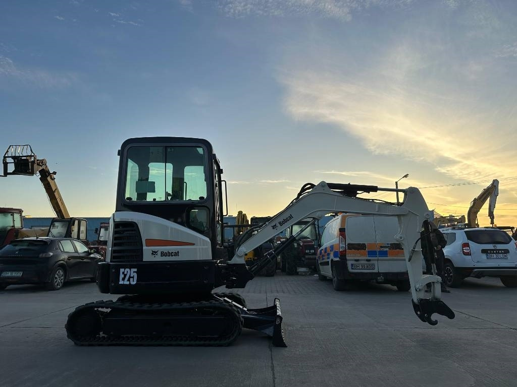 Bobcat E25EM - Mini pelle: photos 5 Bobcat E25EM - Mini pelle: photos 5