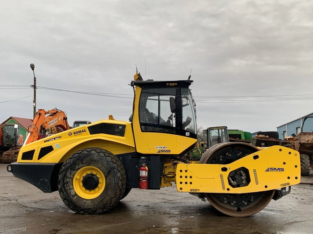 Bomag BW219 DH5+3D Trimble GPS - Compacteur à pieds de mouton/ Monocylindre: photos 5 Bomag BW219 DH5+3D Trimble GPS - Compacteur à pieds de mouton/ Monocylindre: photos 5