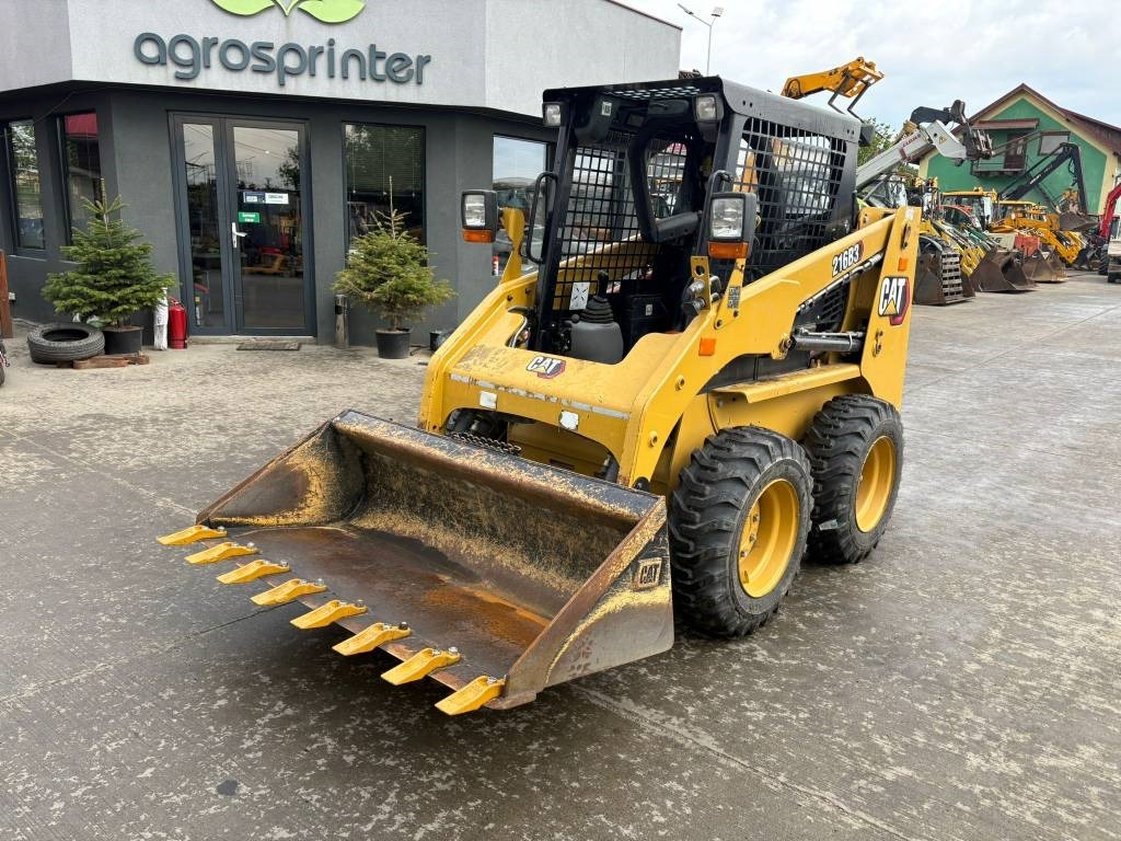 CAT 216 B 3  - Mini chargeuse: photos 1 CAT 216 B 3  - Mini chargeuse: photos 1