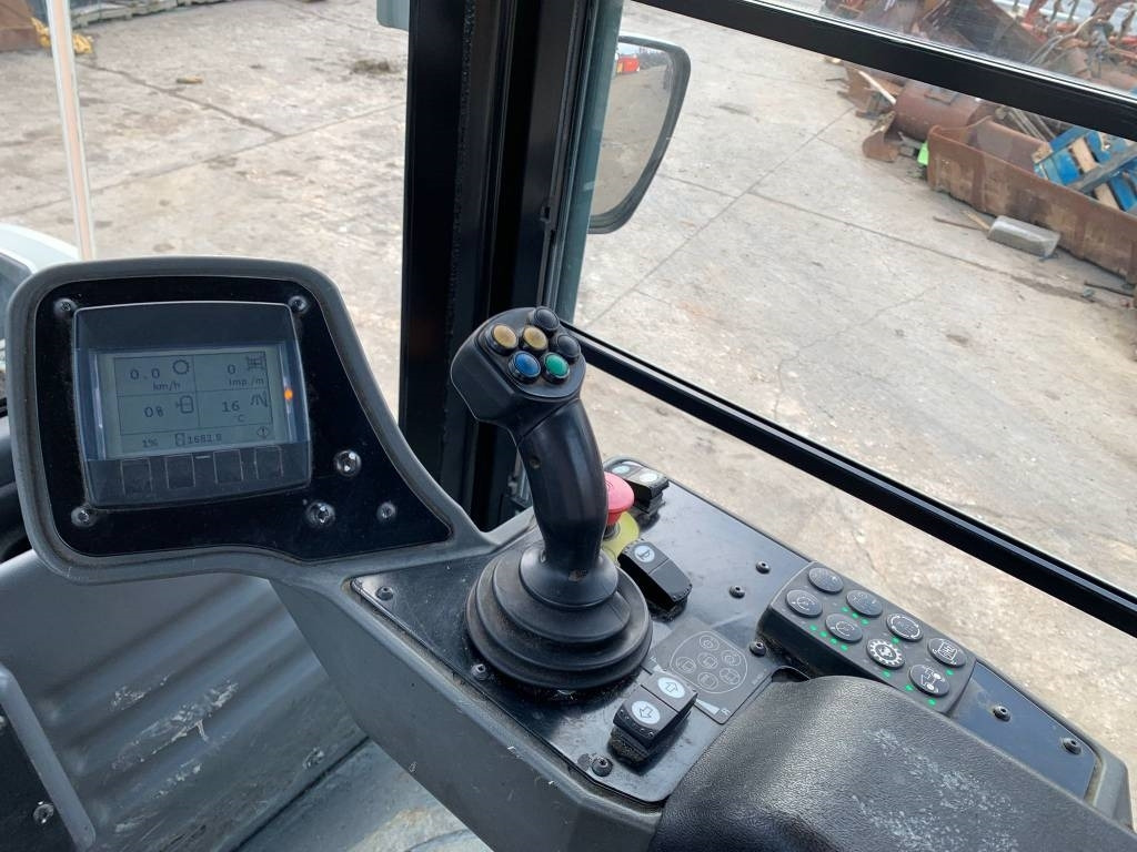 CAT CB 7 - Rouleau compresseur: photos 3 CAT CB 7 - Rouleau compresseur: photos 3