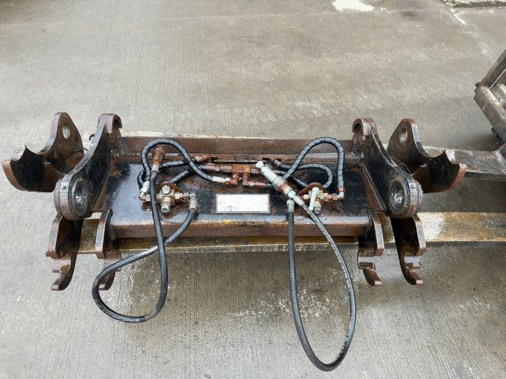 CAT Magsi Quick Coupler - Attache rapide pour Engins de chantier: photos 1 CAT Magsi Quick Coupler - Attache rapide pour Engins de chantier: photos 1