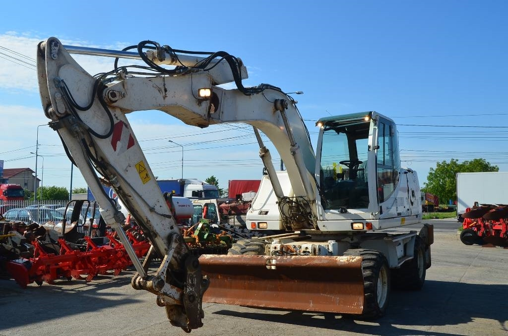 Case WX 145 - Pelle sur pneus: photos 2 Case WX 145 - Pelle sur pneus: photos 2