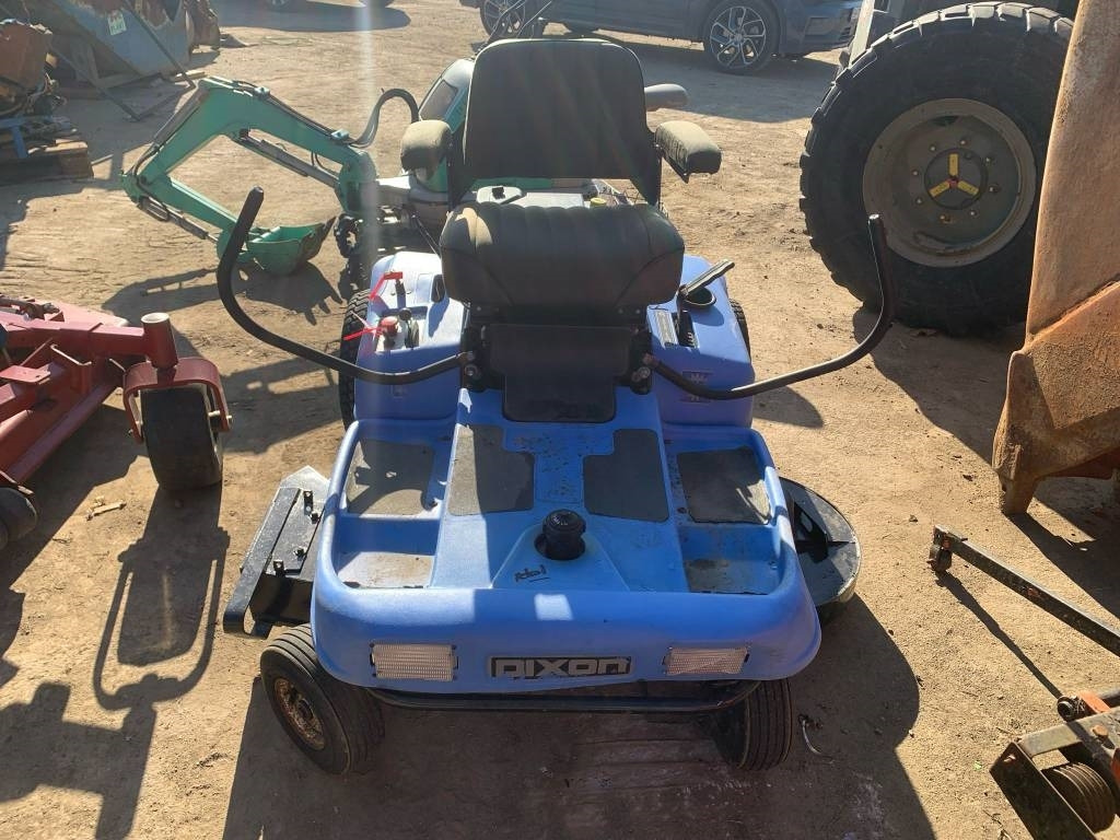 Dixon ZTR4421 - Motofaucheuse: photos 2 Dixon ZTR4421 - Motofaucheuse: photos 2