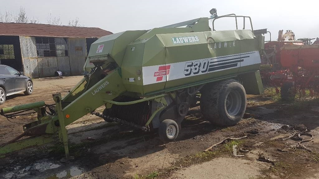 Fortschritt 530 - Presse à balles cubiques: photos 1 Fortschritt 530 - Presse à balles cubiques: photos 1