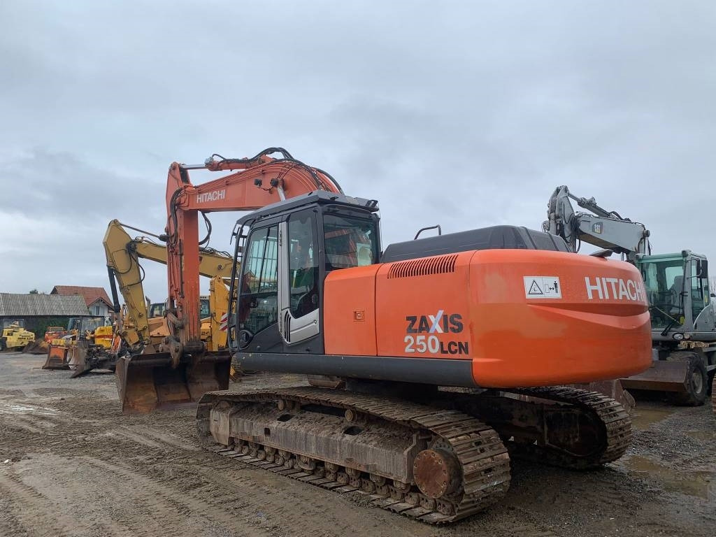 Hitachi ZX 250 LC N-3 - Pelle sur chenille: photos 3 Hitachi ZX 250 LC N-3 - Pelle sur chenille: photos 3