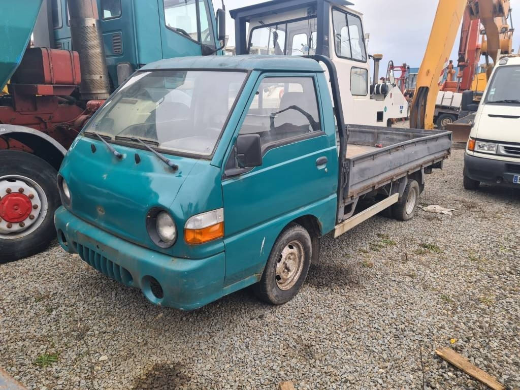 Hyundai H 100 - Camion plateau: photos 1 Hyundai H 100 - Camion plateau: photos 1