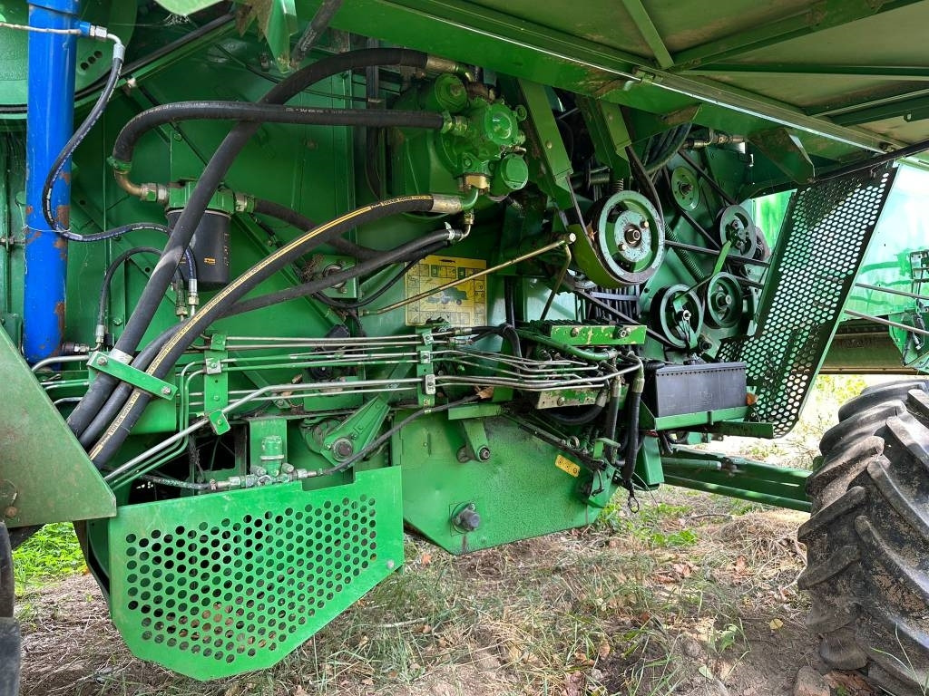 John Deere 1550 CWS - Moissonneuse-batteuse: photos 4 John Deere 1550 CWS - Moissonneuse-batteuse: photos 4