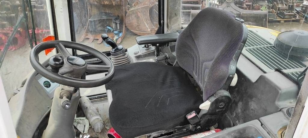 Liebherr L 506 - Chargeuse sur pneus: photos 3 Liebherr L 506 - Chargeuse sur pneus: photos 3