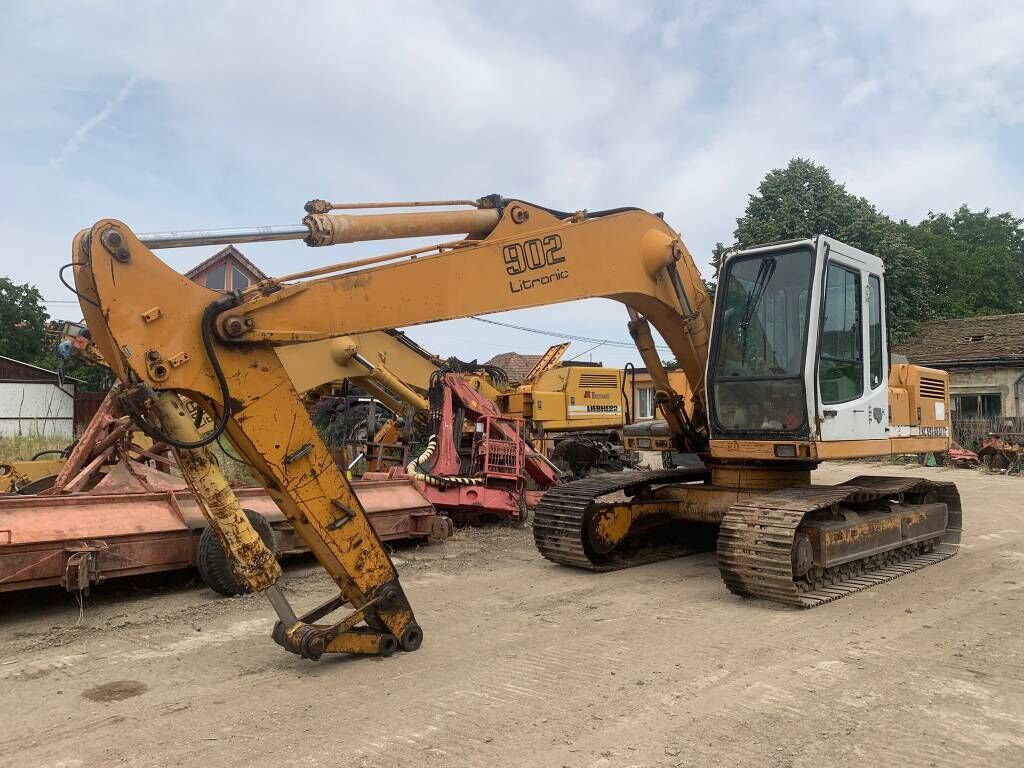 Liebherr R902 For Parts Liebherr R902 For Parts - Pelle sur chenille: photos 1 Liebherr R902 For Parts Liebherr R902 For Parts - Pelle sur chenille: photos 1