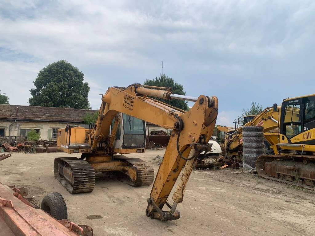 Liebherr R902 For Parts Liebherr R902 For Parts - Pelle sur chenille: photos 4 Liebherr R902 For Parts Liebherr R902 For Parts - Pelle sur chenille: photos 4