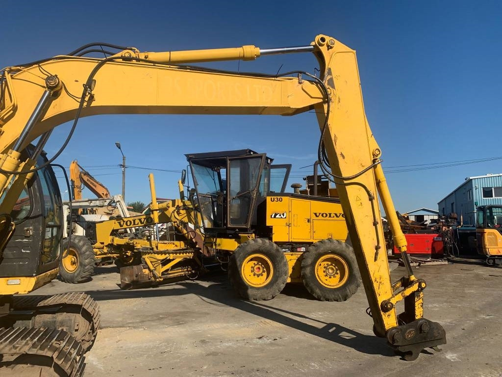 New Holland E 135 SR - Pelle sur chenille: photos 4 New Holland E 135 SR - Pelle sur chenille: photos 4