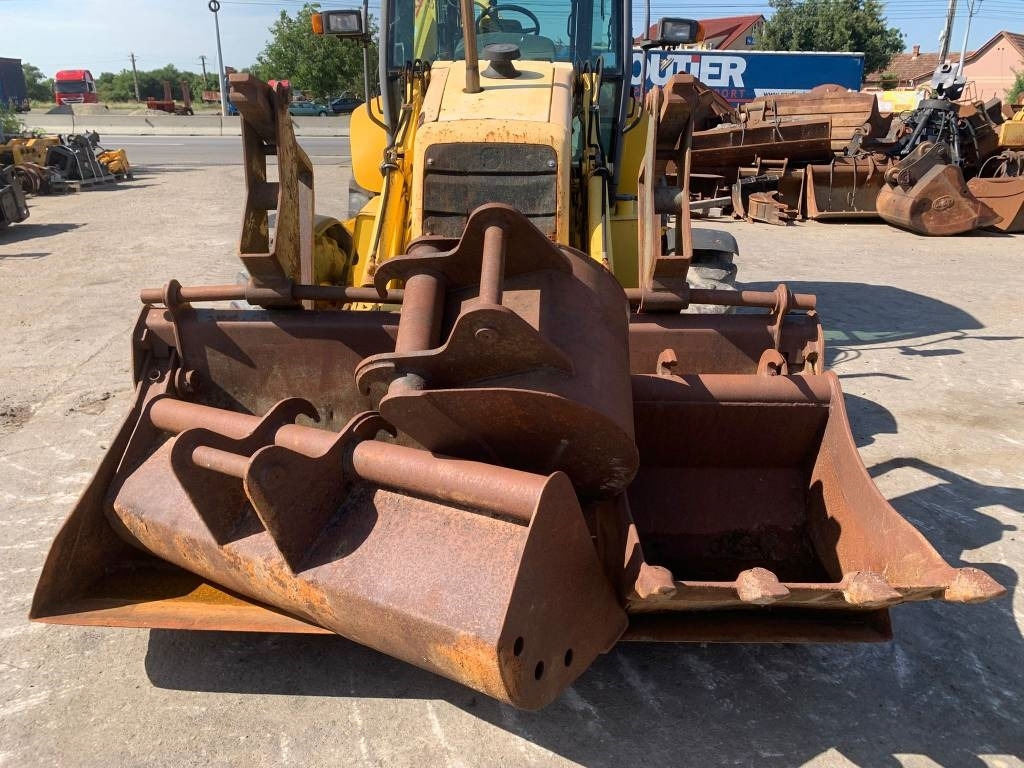 Tractopelle New Holland LB 110-4 PT: photos 8
