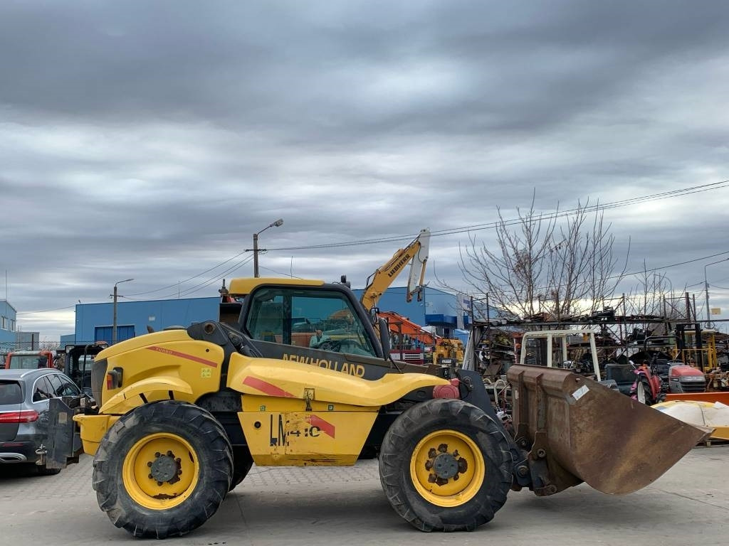 New Holland LM 410 - Chariot télescopique: photos 3 New Holland LM 410 - Chariot télescopique: photos 3