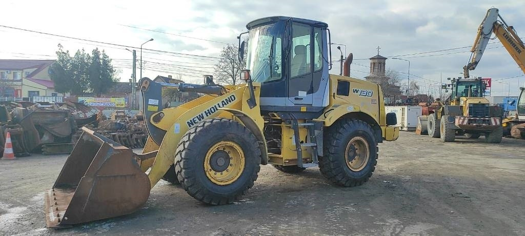 New Holland W 130 - Chargeuse sur pneus: photos 3 New Holland W 130 - Chargeuse sur pneus: photos 3