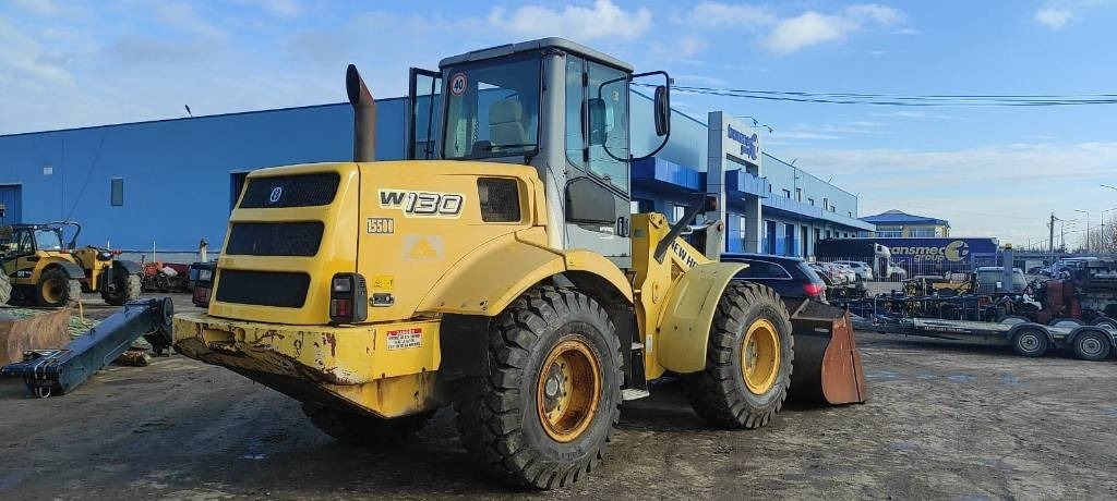 New Holland W 130 - Chargeuse sur pneus: photos 5 New Holland W 130 - Chargeuse sur pneus: photos 5